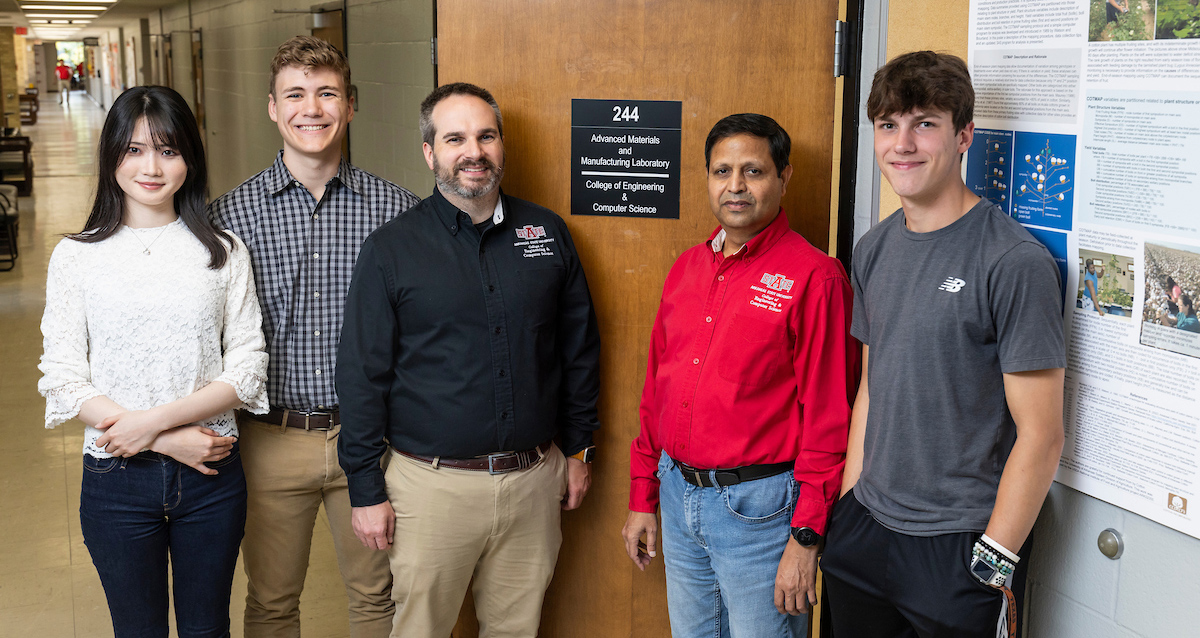 Engineering students and faculty